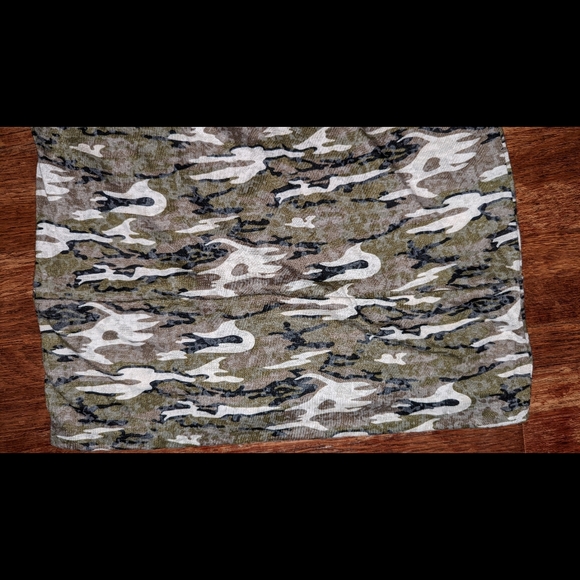 Body Central Y2K asymmetrical army camo lightweight batwing blouse - Picture 5 of 6